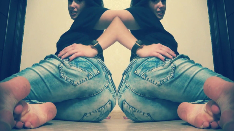 Goddess Misha Goldy: Nackte füße in jeans, JOI CEI