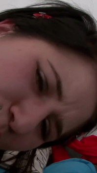 Симпатичній тінці лез лизали її кицьку та грали