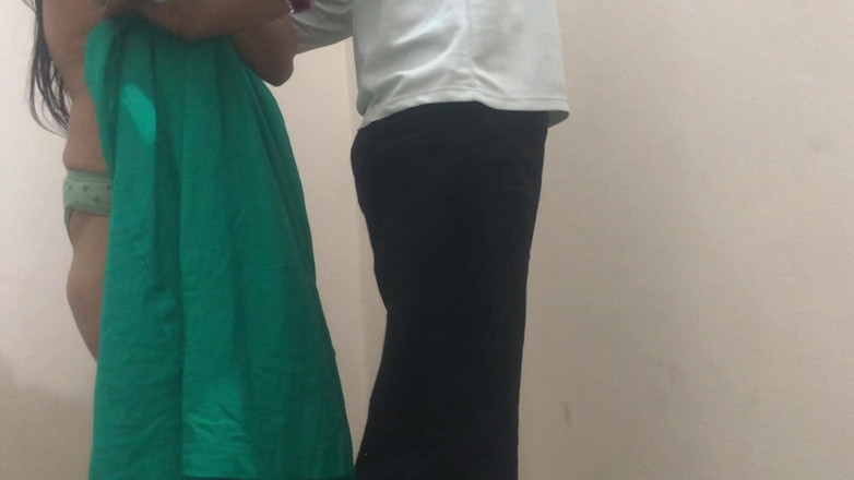 Missmaya123: Aku melihat saudara tiriku mengganti pakaiannya dan dia kembali dan...