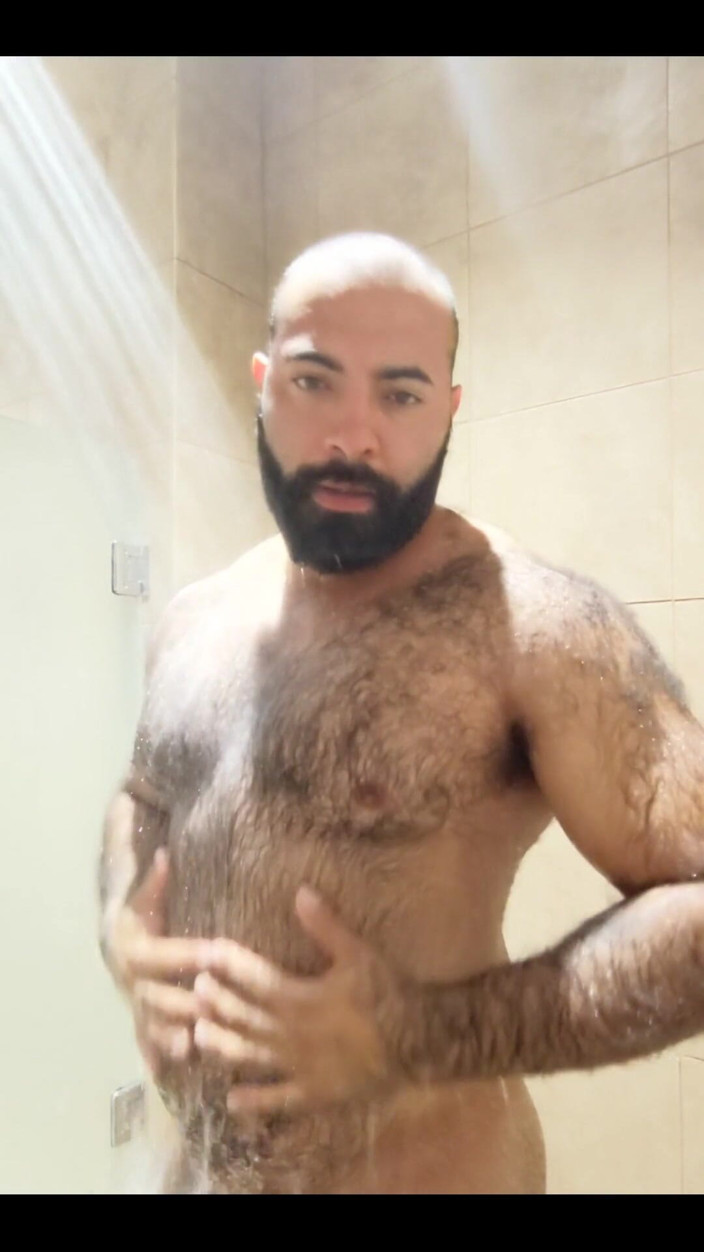 Lobo: Shower Time