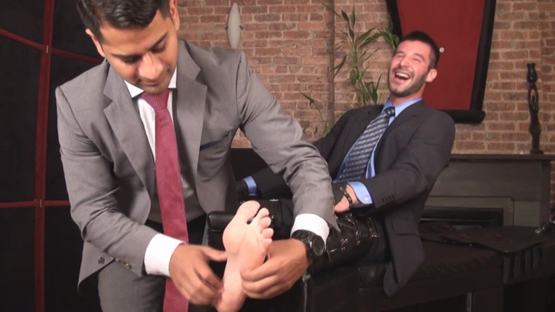 Gay Tickling and Foot Fetish | By Taworship: Interview chatouilles