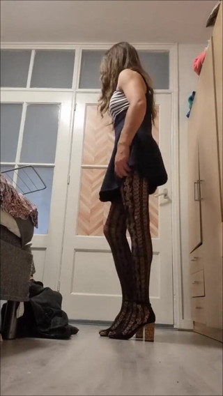 Sissy husband solo: Сіссіхусбанд позує і їздить 1.