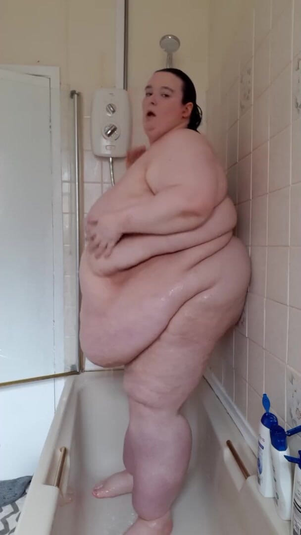 SSBBWLadyBrads: Shower jiggles from your ssbbw friend
