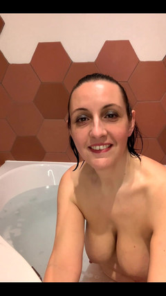 Keira_xxxxxx: Jen mám promočenou a holící se