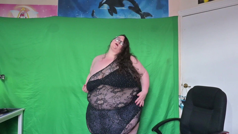 SSBBWLadyBrads: Kıyafetlerimi çıkararak soyunuyor