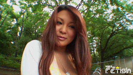 Pure Japanese adult video ( JAV): Nadržená japonská kočka s úžasnými velkými prsy je přistižena při masturbaci...
