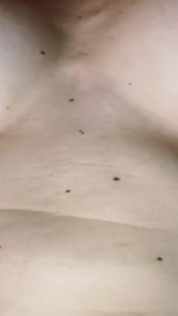 Figa cremosa magra e grande clitoride eretto orgasmo