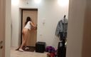 Sweet Buttocks: Girl Without Panties Meets the Delivery Man