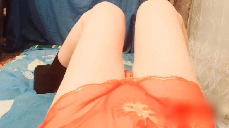 Kitty_Cross: 타이트한 상의, 타이트한 태도