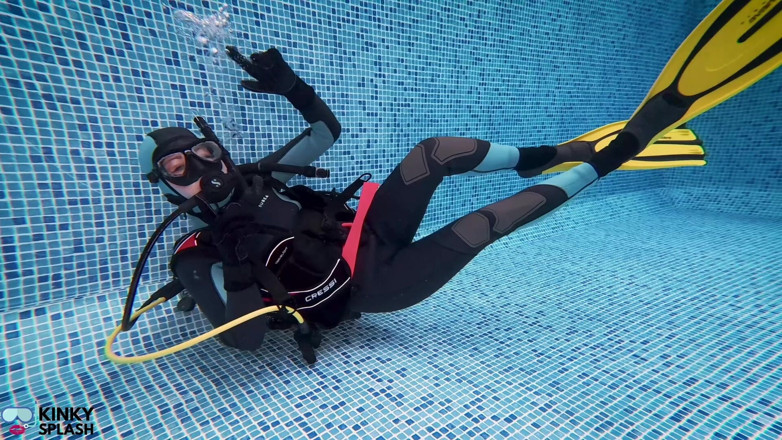 UKCuteGirl Lucy Lauren: Scuba Skills Underwater Training Session