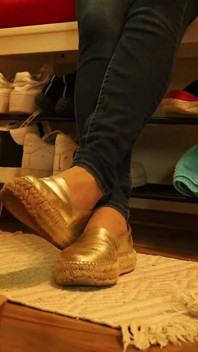 Dangling Godtation - footplay espadrilles & wooden sandals