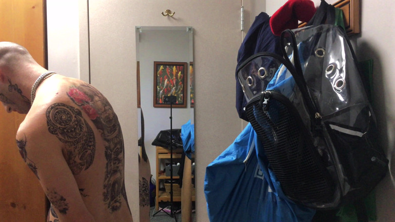 Straight ish Jake Grand: Masturbatore tatuato