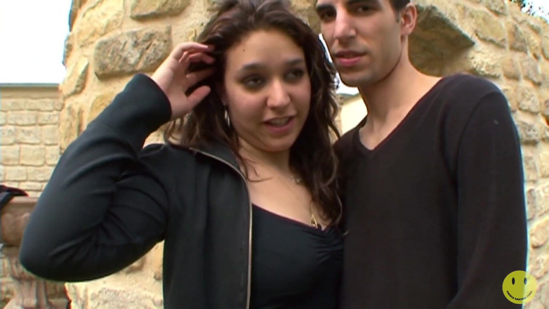 French Amateur Porn: Симпатичная пухлая Marie-Laure сосет хуй на улице, прежде чем ее трахнули в задницу