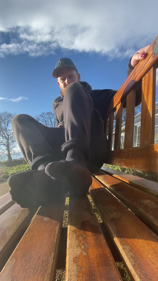 Outdoor Foot Worship (Ava Maxwell)