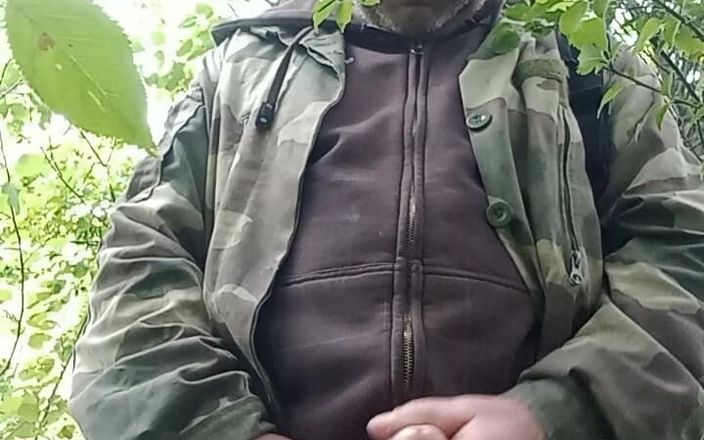 rastyo75: Doğada mastürbasyon yapıyor