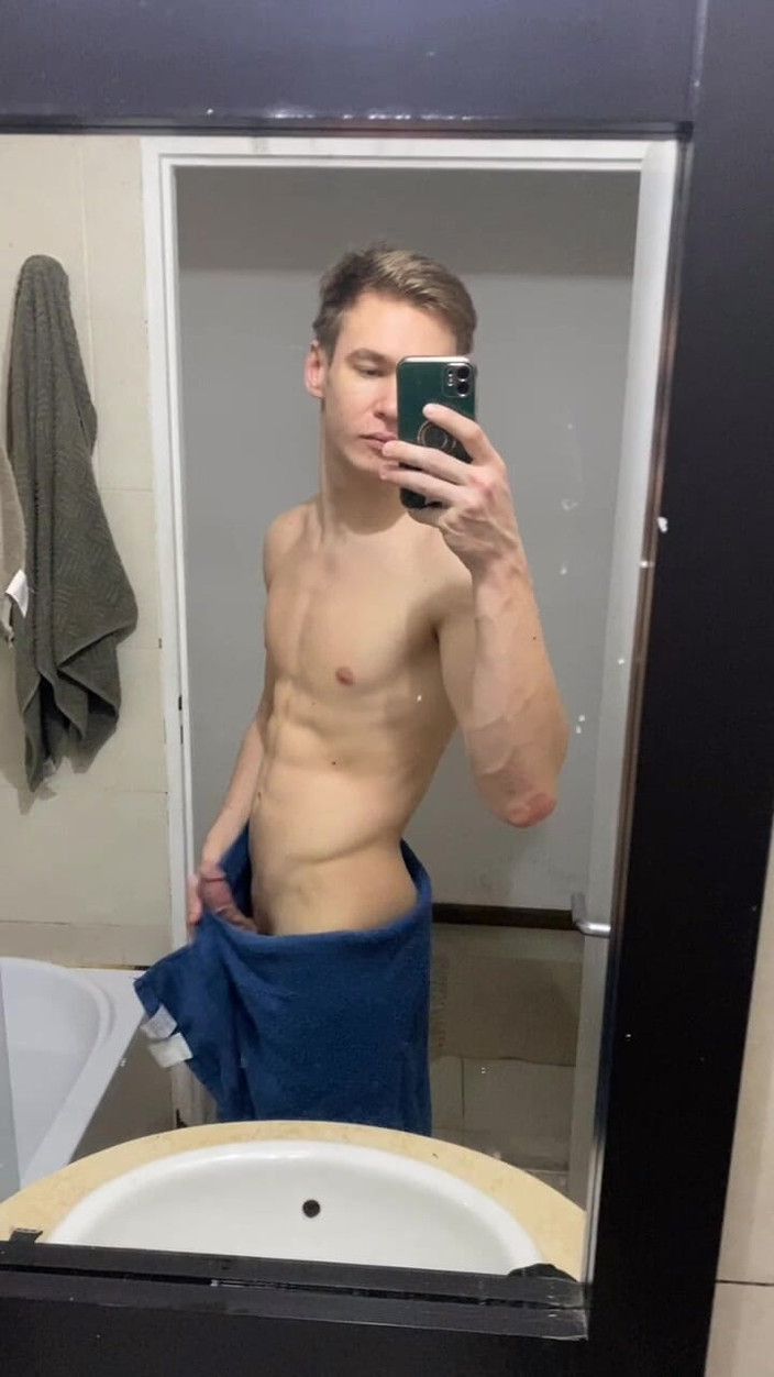 Twink Mich: Benimle duş alır mısın?