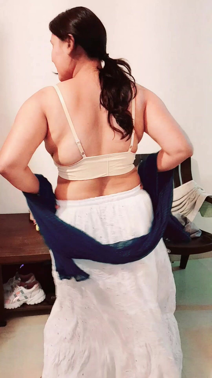 Puja555: 德西妻子 puja bhabhi 跳舞