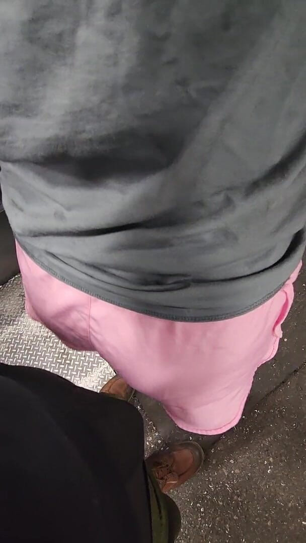 Mimiandevan: Un short rose taquine au travail