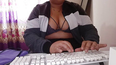 WhysMom: Můj šéf, kde pracuji, vždy chce, abych pracovala bez oblečení, aby...