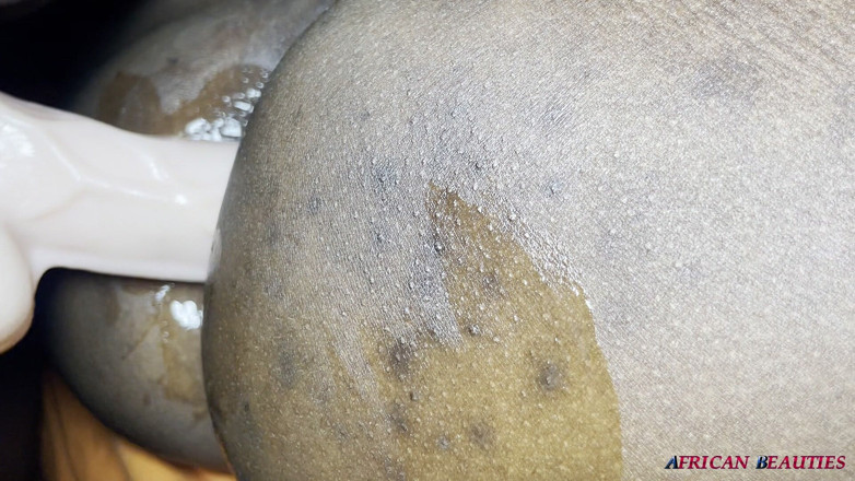 Spinach: Lesbian mengongkek strap-on dubur saya