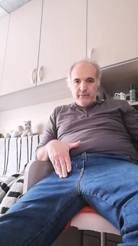 Můj tvrdý, oteklý penis chce být okamžitě honěn!
