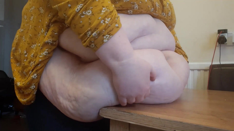 SSBBWLadyBrads: Solleva la pancia e lascia cadere il tavolo con schiaffi