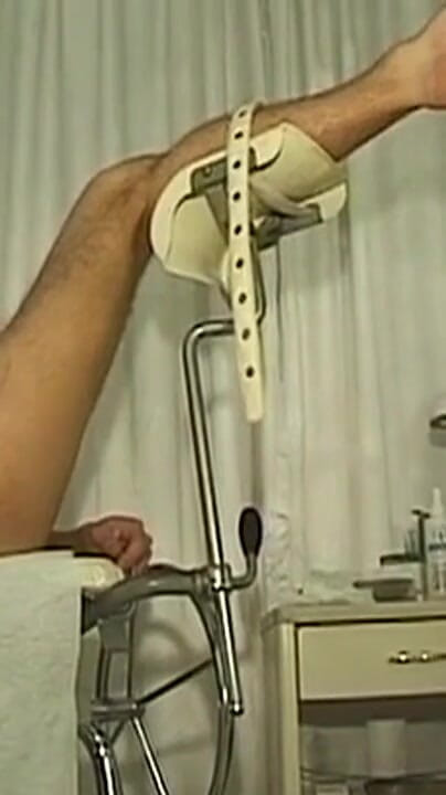 Bangora amateur club: Loira enfermeira brinca com seu paciente com ferramentas médicas