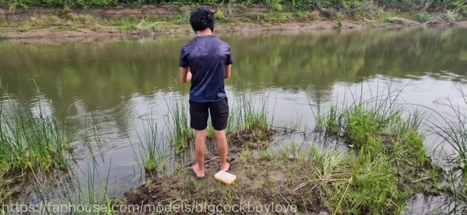 AlexGay: Gefickte Sissy Femboy in Den Büschen in Der Öffentlichkeit! Heißer Kreuzfahrt-fick-fischer...