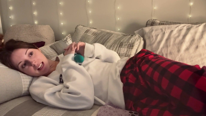 Nadia Foxx: Nalezení hračky vaší nevlastní sestřičky ve svém pokoji vede k...