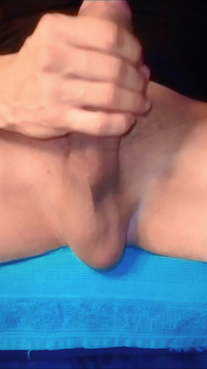 Naughty Cock: Женатый Мужчина Никогда Не Чувствовал Себя Так Возбуждающим, Стимулируя И Трахая Пальцами Его Анус В Первый Раз.