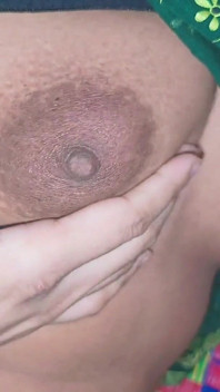 Une bhabhi indienne MILF excitée 