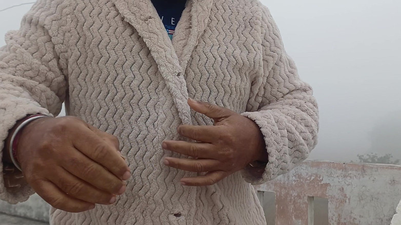 Austin Rose: Il Papà Indiano Si Toglie I Vestiti Nella Nebbia Invernale...