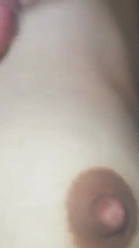 スリランカ十代の女の子の小さなおっぱい大きな乳首ザーメン