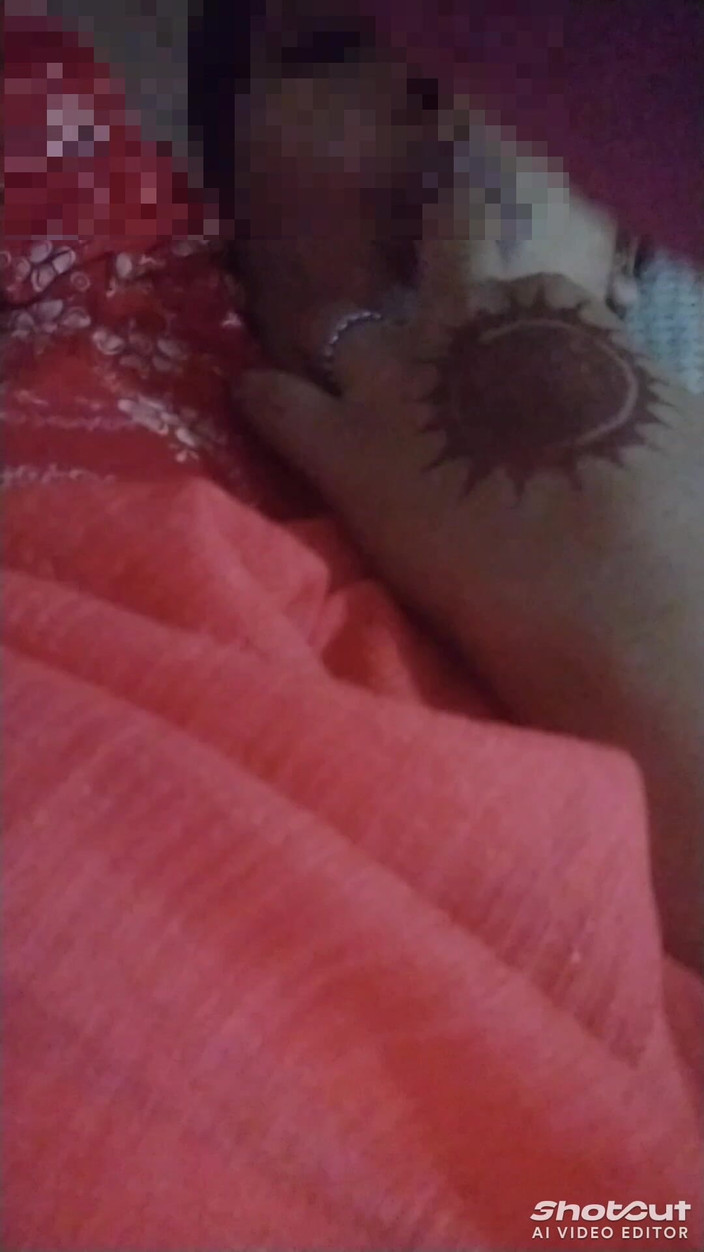 Dr_doom21: Bhabhi Jis desi-muschi bhabhi ji fingerte ihre muschi