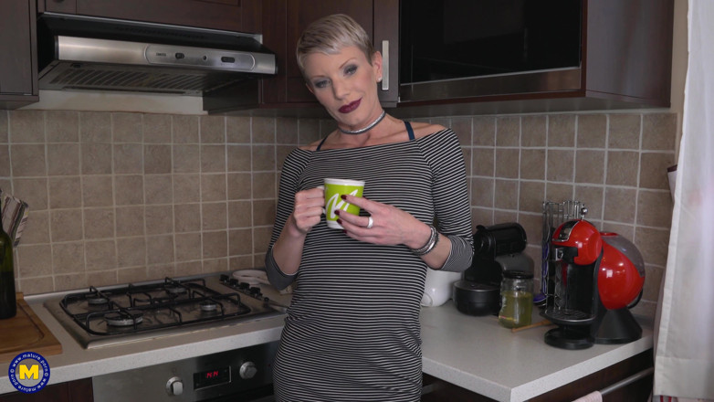 Mature NL: Naughty Mature Lady Mia Wallace Seduces 18 Year Old Girl Jenny...