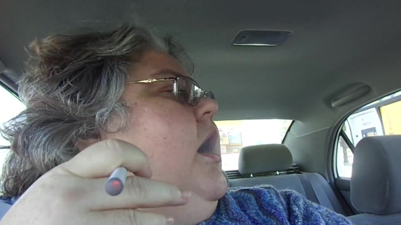 BBW nurse Vicki adventures with friends: ナース・ヴィッキー SSBBW 車内で喫煙