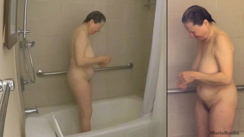 MarieRocks: Kurvige oma ist wieder nackt im badezimmer