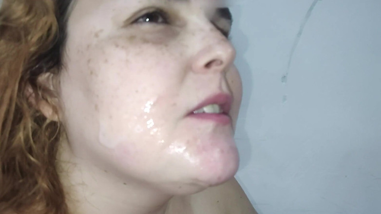 Cuckold Couple Swing: Sexy manželka šuká s velkým černým pérem a bere horké sperma do...