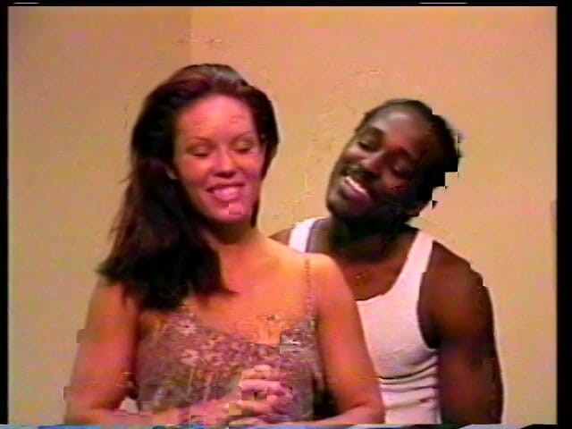 First Black Sexperience: Vivian babe le gusta tener dos pollas grandes en su...