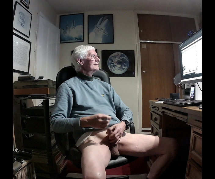 bigears: Soukromá Webkamerová Show Se Spermatem