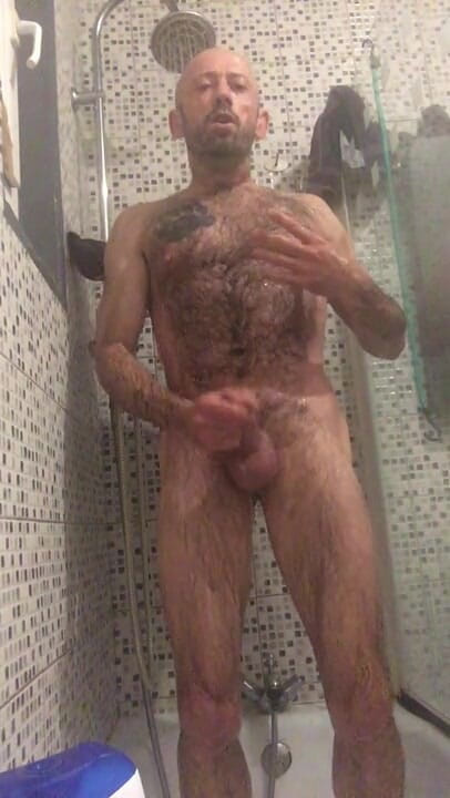 Portugaycho: shower 2