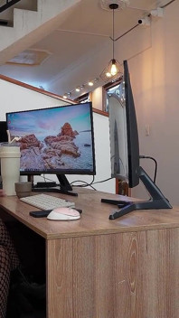 미숙한 젊은 여자가 직장에 지원하지만 거부, 그녀는 상사에게 그녀의 질을 보여주기로 결정