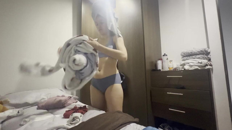 scarlettandc: Eu fodo a faxineira enquanto ela passa roupas