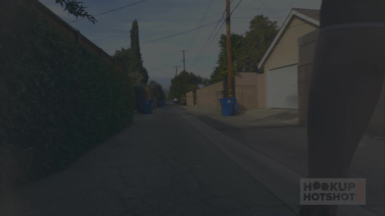 Hookup Hotshot: Стройная бомба Rocky Emerson осушает эту крутую кончу члена!