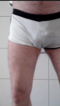 Pissing in Short