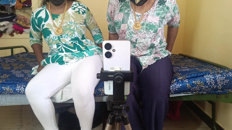 Wonder: Rozmowa wideo z siostrami z chłopakiem