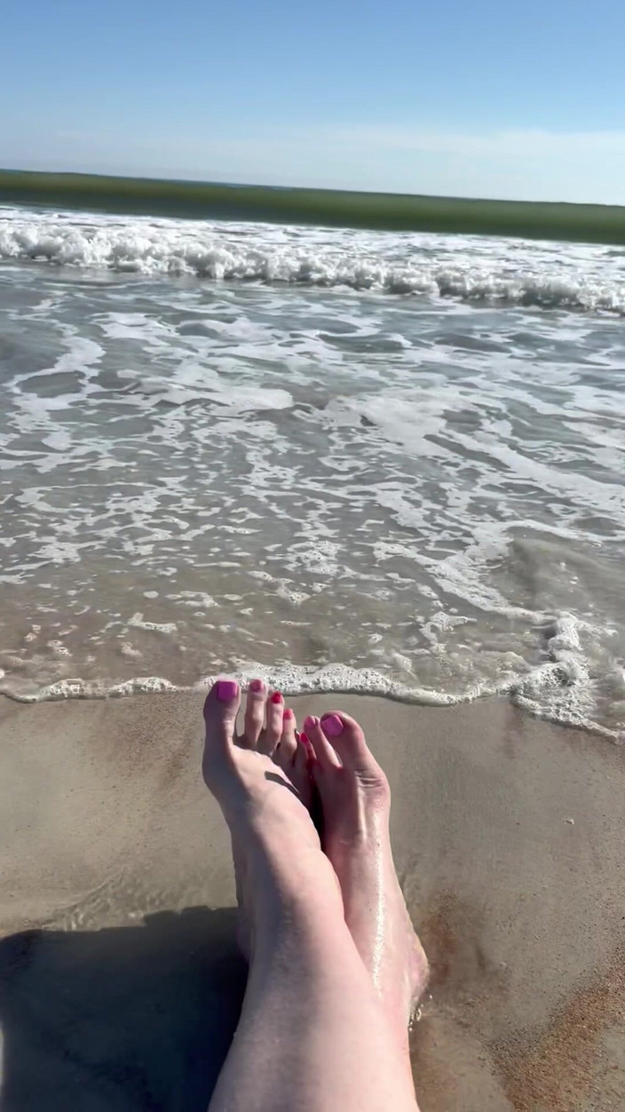 Peppermint Giantess: Waves havarování na velikost 16 nohy a nohy