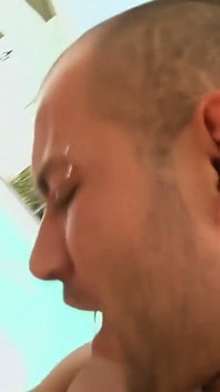 รุ่นแม่น่าเย็ดที่เงี่ยนไม่พอดูดควยทุกตัวข้างสระน้ํา
