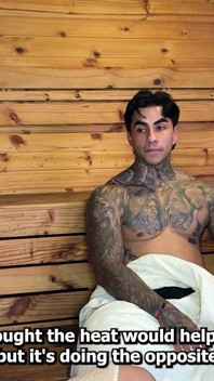 Minha vizinha me deixa sozinha com o namorado dela e acabamos transando na sauna