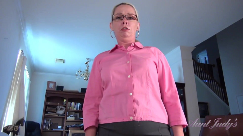 Aunt Judy's: Tantejudys - je harige milf stieftante Liz laat je klaarkomen in...